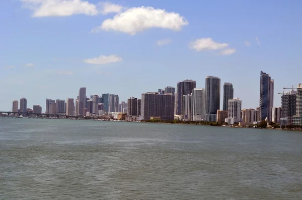 Partvonal kilátás nyílik Miami belvárosa Jogdíjmentes Stock Képek