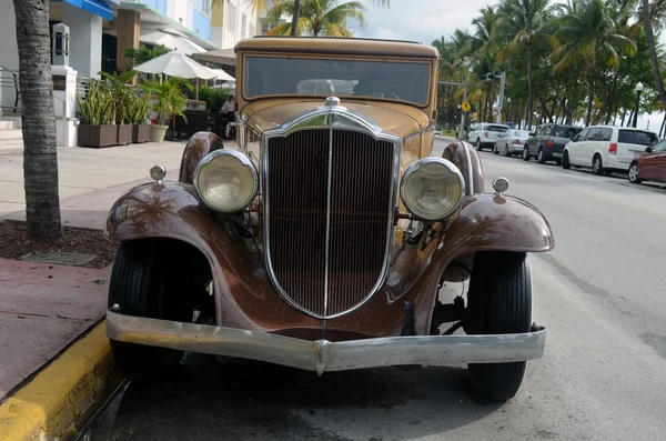 Antiguo automóvil americano — Foto de Stock