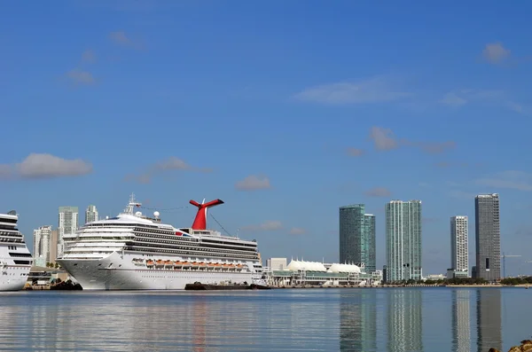 Navio de cruzeiro baseado em Miami — Fotografia de Stock