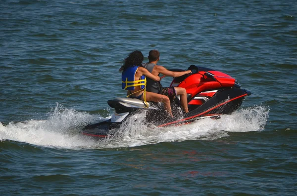 Dupla de jet ski — Fotografia de Stock