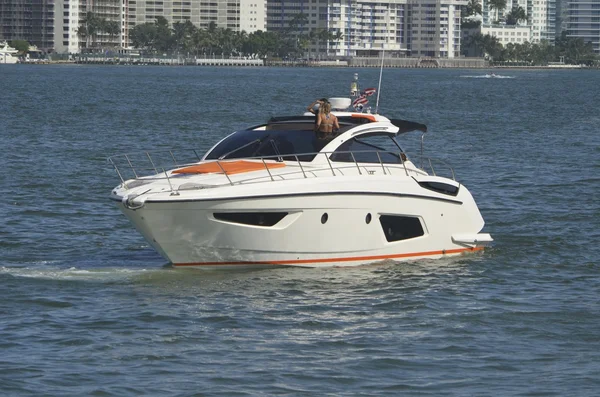 Upscale Cabin Cruiser — Stock Photo, Image