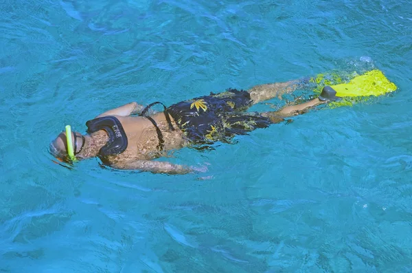 Joven macho snorkeler —  Fotos de Stock