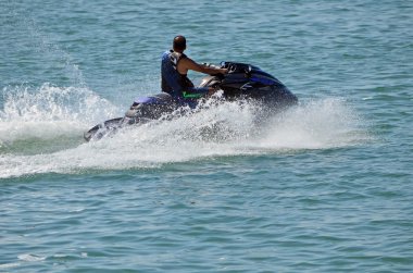 İçi kıyı Jetskier