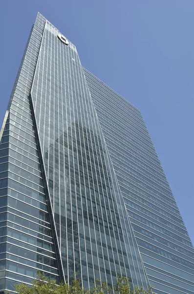 Torre per uffici commerciali a molti piani — Foto Stock