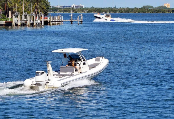Week End Recreational Boaters Florida Intra Coastal Speeding Dilido Island — 图库照片