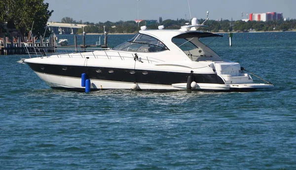 Miami Beach Florida Daki Venedik Geçidi Nde Römorkörün Tekne Trafiğine — Stok fotoğraf