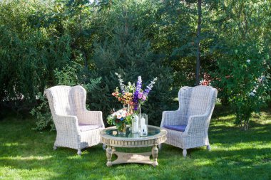 Çiçekli düğün süsü.