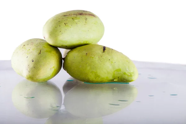 Grüne Mango — Stockfoto