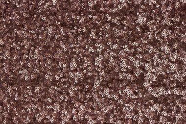 Altın rengi kahverengi pullar, arka plan. Parlak arkaplan, bulanık. Bükülmüş kumaş