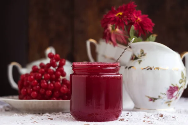 Friska Sylt Från Viburnum Bär Viburnum Opulus Glasburk Ett Gäng — Stockfoto