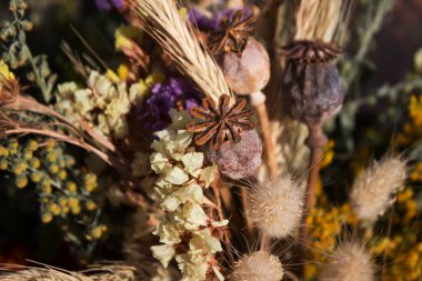 Ortodoks bayramı Makoviya (First Spas, Honey Spas). Ortodoks Hıristiyanlar tarafından kutlanan bir yaz tatili için bir buket çiçek.