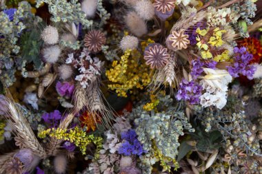 Ortodoks bayramı Makoviya (First Spas, Honey Spas). Ortodoks Hıristiyanlar tarafından kutlanan bir yaz tatili için bir buket çiçek.