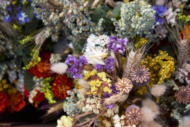 Ortodoks bayramı Makoviya (First Spas, Honey Spas). Ortodoks Hıristiyanlar tarafından kutlanan bir yaz tatili için bir buket çiçek.