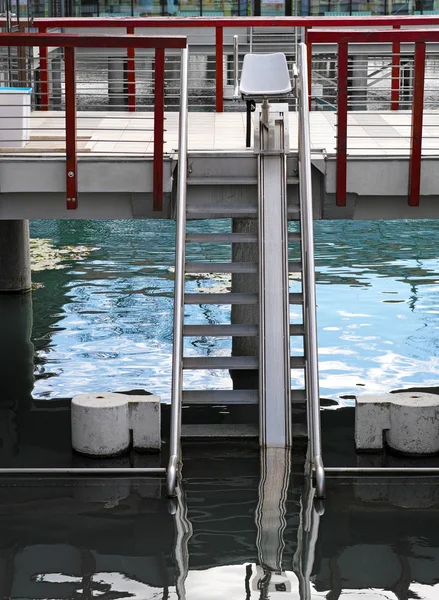 Hebegerät für die Wassertherapie. lizenzfreie Stockbilder