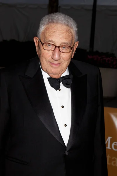 NEW YORK, NY, ABD - 21 Eylül 2009: Dr. Henry Kissinger Metropolitan Operasının sezon açılışına geldi.