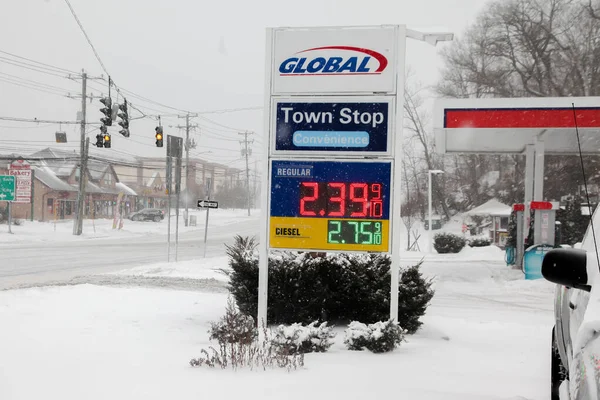 Norwalk Usa February 2021 Gas Station Sign Snow Storm Day — Stockfoto