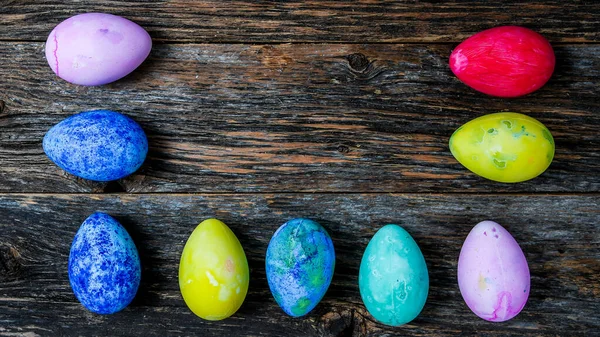 Huevos Pascua Pintados Coloreados Sobre Mesa Madera Rústica — Foto de Stock