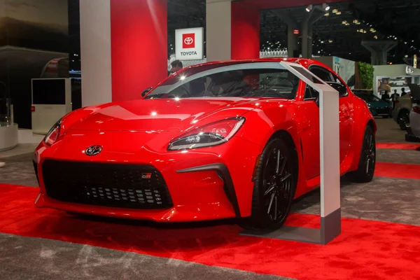 NEW YORK, New York, ABD - 13 Nisan 2022: Toyota GR 86, 1. Basın Günü 'nde Jacobs Javits Center' da NYIAS 'da gösteriliyor