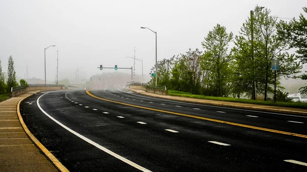 Norwalk Usa Mei 2022 Prachtige Ochtendmist Nabij Centrum Met Uitzicht — Stockfoto