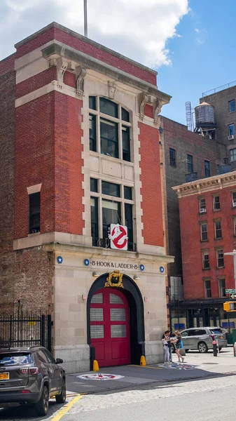 Nueva York Usa Junio 2022 Estación Bomberos Gancho Escalera Conocida —  Fotos de Stock