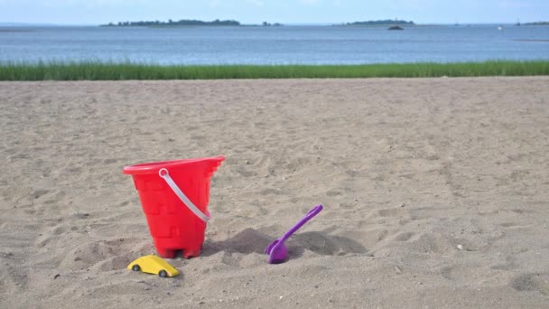 Vue Sur Plage Avec Des Jouets Dans Une Belle Journée — Video