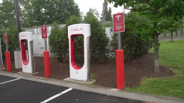 Darien Usa May 2022 Empty Tesla Charging Stands Traveler Service — Stockvideo