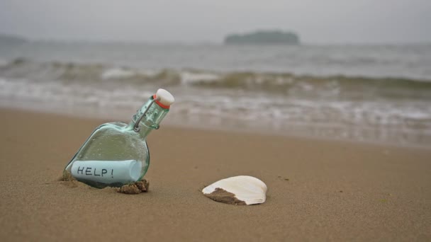 Bottle Beach Message Paper Rainy Day Slow Motion — Vídeos de Stock