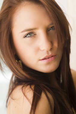 güzel seksi esmer kadın yaz portre bikini