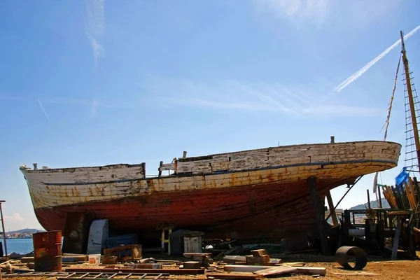 Old wooden boat — Stock Photo, Image