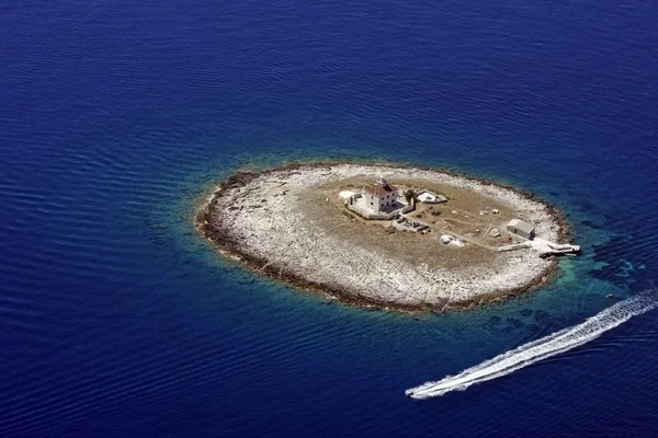 Osamělý ostrov maják — Stock fotografie