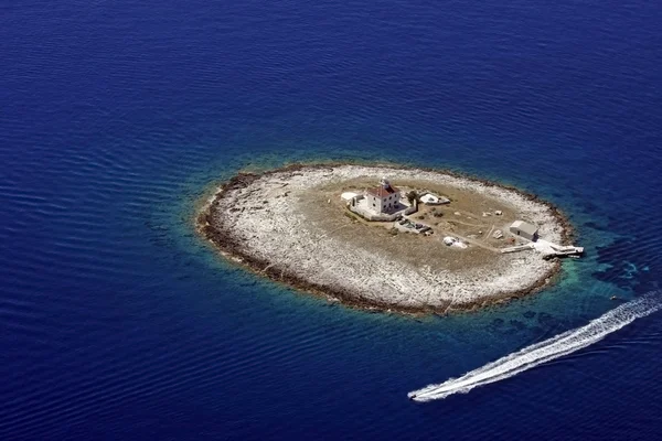 Yalnız adası feneri