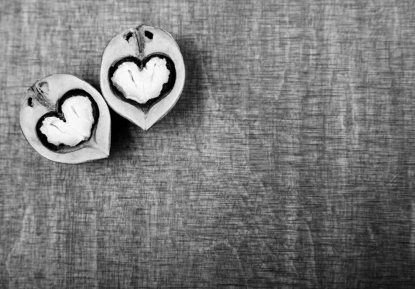 Walnut halves in the form of hearts — Stock Photo, Image