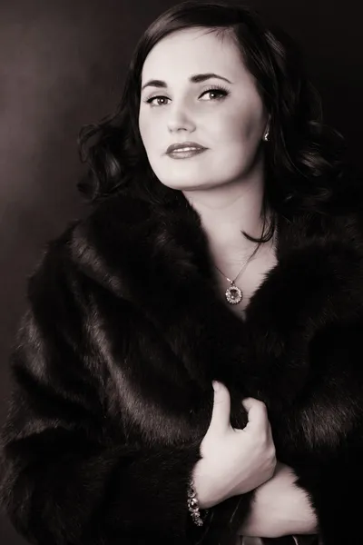 Portrait of a beautiful woman wearing fur — Stock Photo, Image