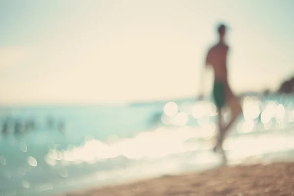 Sylwetka człowieka na plaży — Zdjęcie stockowe