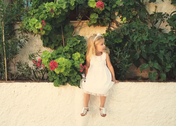 Yunanistan sokaklarında kız moda