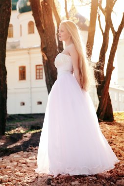 mutlu kız gelinlik.