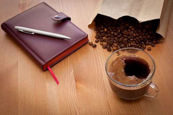 Kahve ve kahve çekirdeği. Telifsiz Stok Fotoğraflar