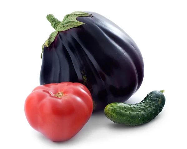 Oberżyny odmian serca wołowego, ogórek i pomidor — Zdjęcie stockowe