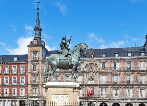Emlékmű a király iii. Fülöp spanyol a plaza Mayor, Madrid, mind — Stock Fotó