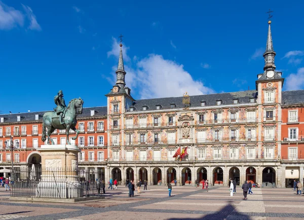 Monument till kung Filip iii av Spanien på plaza mayor i madri — Stockfoto