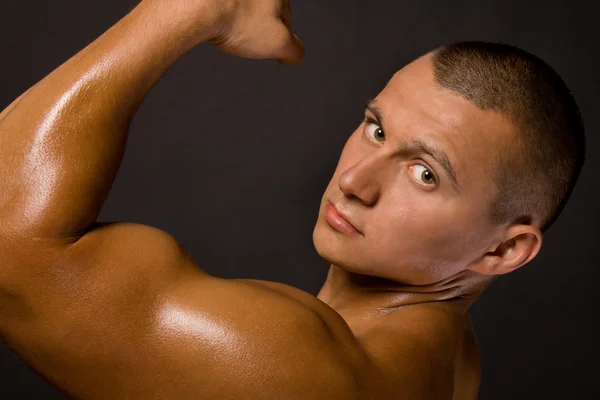 Muscled manlig modell bodybuilder — Stockfoto