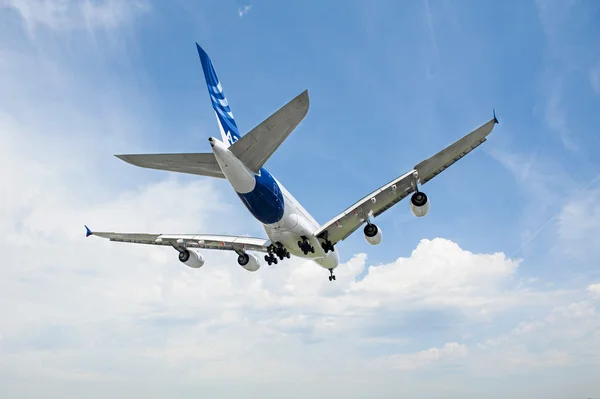 Avión de pasajeros, volar Fotos de stock libres de derechos