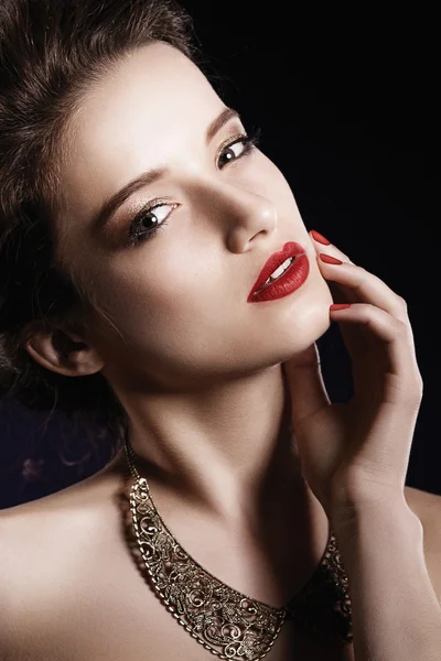 Skönhet kvinna med perfekt makeup. — Stockfoto