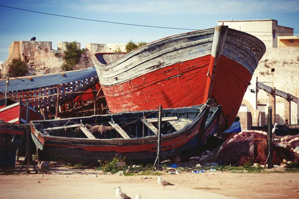 Imagem dos velhos barcos na marina, imagem tonificada — Fotografia de Stock