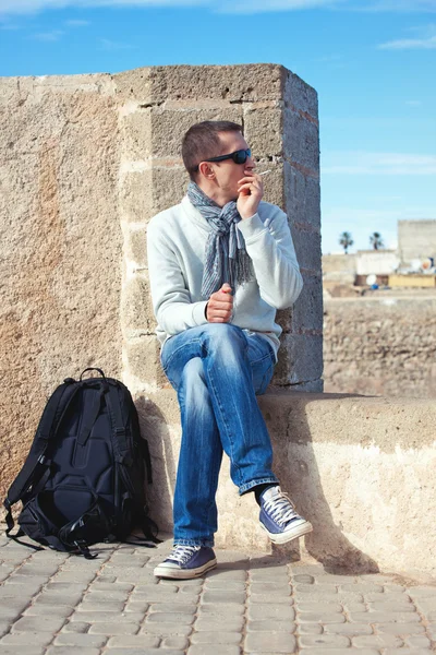 Porträt eines Touristenmenschen im Freien, Marokko — Stockfoto