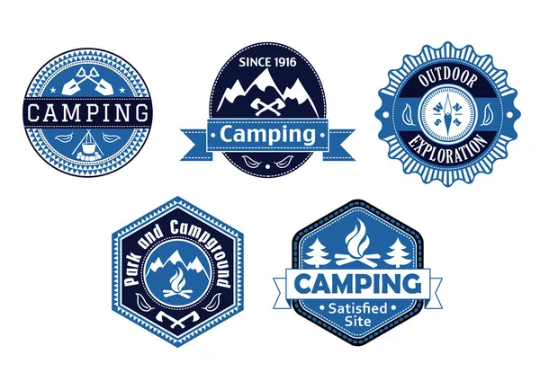 Camping emblem dan label untuk desain perjalanan - Stok Vektor