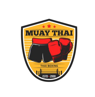 Muay Thai ikonu, dövüş sanatları ve dövüş sporları vektör amblemi. Kalkan etiketli boks eldivenleri, yüzük ve şort. Tek dövüşler, Tayland Kickboks Dövüş Kulübü veya Eğitim Merkezi ikonu