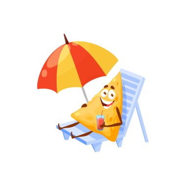 Şezlongun altında ellerinde kokteyl ile Meksika karikatürlü komik yemek cipsleri uzanıyor. Vector yaz plajı aktivitesi, güneş banyosu fast food karakteri, fast food üçgeni nachos emoticon