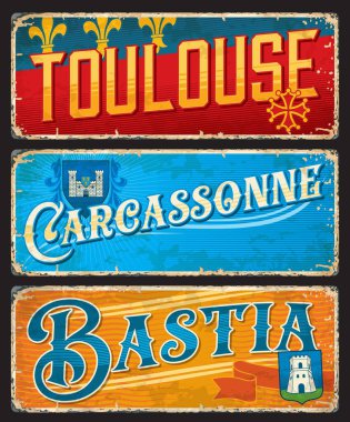 Toulouse, Carcassonne, Bastia Fransız şehir seyahat etiketleri ve plakaları, vektör bagaj etiketleri. Fransa şehir simgeleri ve seyahat plakaları olan teneke tabelalar veya Fransız vilayetlerinin çıkartmaları