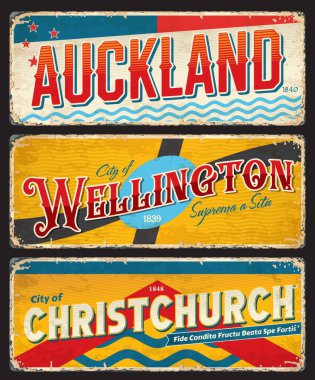 Auckland, Christchurch, Wellington, Yeni Zelanda seyahat etiketleri, vektör vintage plakalar. Yeni Zelanda seyahatleri ve seyahat bavul etiketleri ve şehir simgeleri ve amblemli teneke tabelalar.